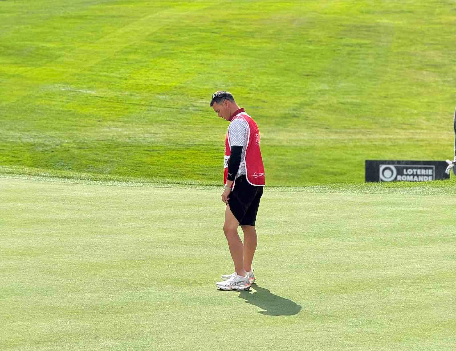 Gonzalo Vicente practica el Win Point en uno de los greenes del Omega European Masters en Crans Sur Sierre. Gonzalo Vicente practica el Win Point en uno de los greenes del Omega European Masters en Crans Sur Sierre.