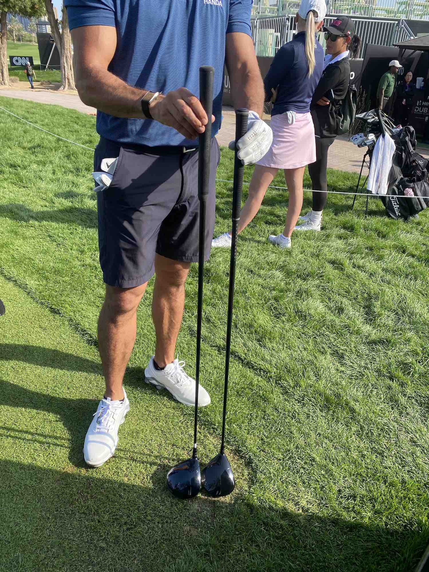 Here you can see the difference in shaft length between Seb's and Rafa Cabrera Bello's. © Ten Golf