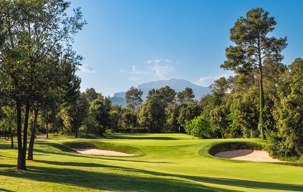 View of the hole 2 green at the Real Club de Golf El Prat. © Real Club de Golf El Prat