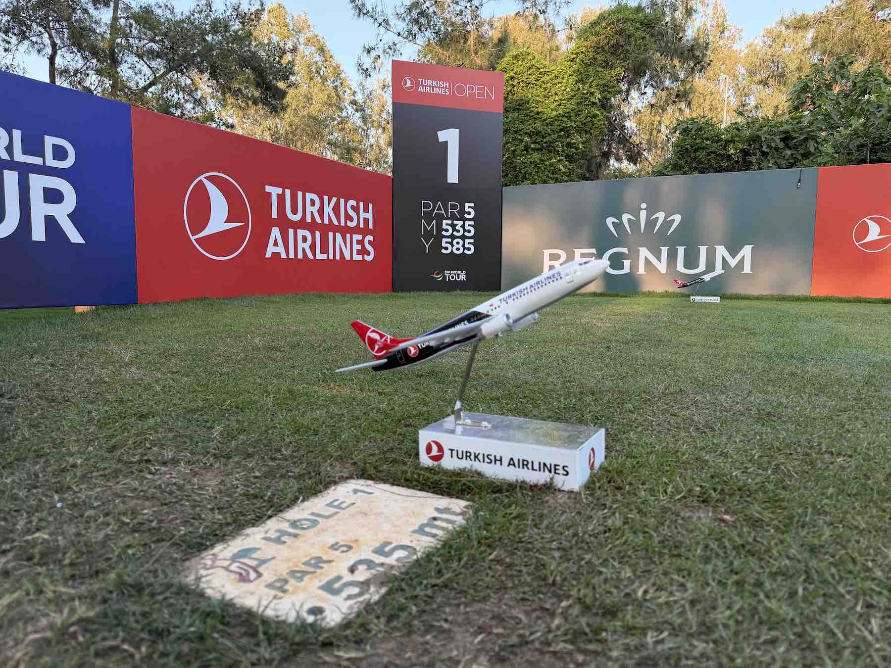 El tee del hoyo 1 del Turkish Airlines Open. © Ten Golf El tee del hoyo 1 del Turkish Airlines Open. © Ten Golf