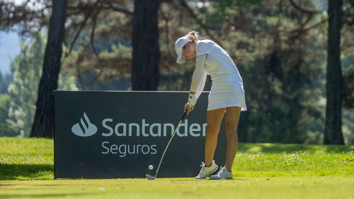 Alicia Fajardo, segunda clasificada en el Santander Golf Tour Álava.