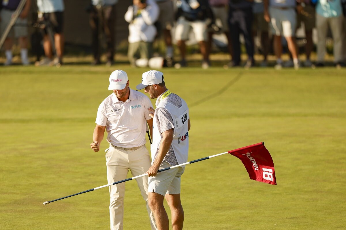 Wyndham Clark con su caddie, David Pelekoudas, en la jornada final del US Open Championship 2026. (Chris Keane/USGA) Wyndham Clark con su caddie, David Pelekoudas, en la jornada final del US Open Championship 2026. (Chris Keane/USGA)