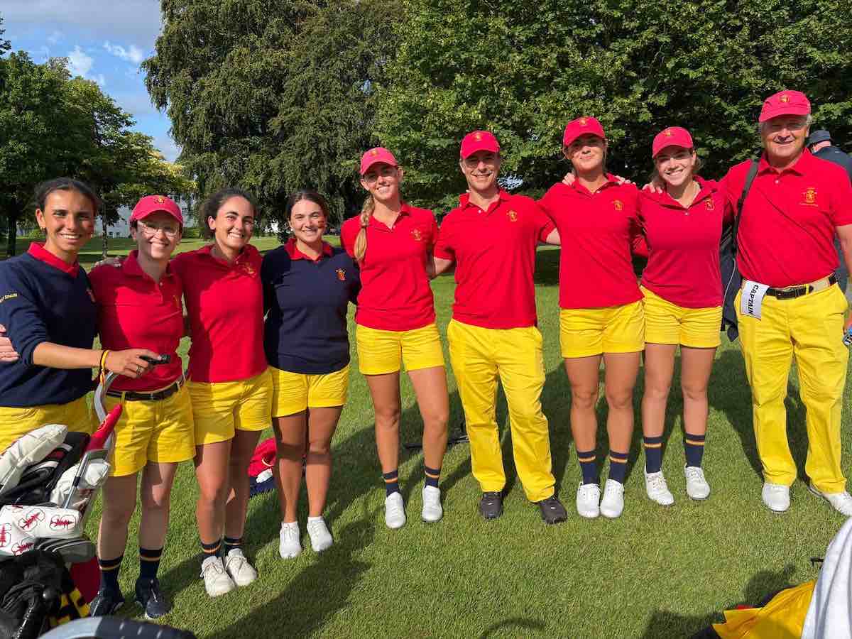 El equipo español celebra la victoria en el Europeao Absoluto Femenino. El equipo español celebra la victoria en el Europeao Absoluto Femenino.