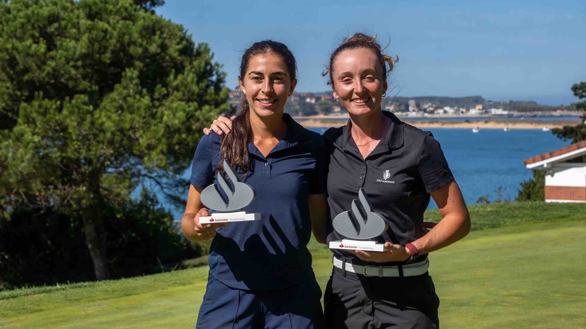 anapinamarinaescobardoblespedrena26 Ana Pina y Marina Escobar, con el trofeo.