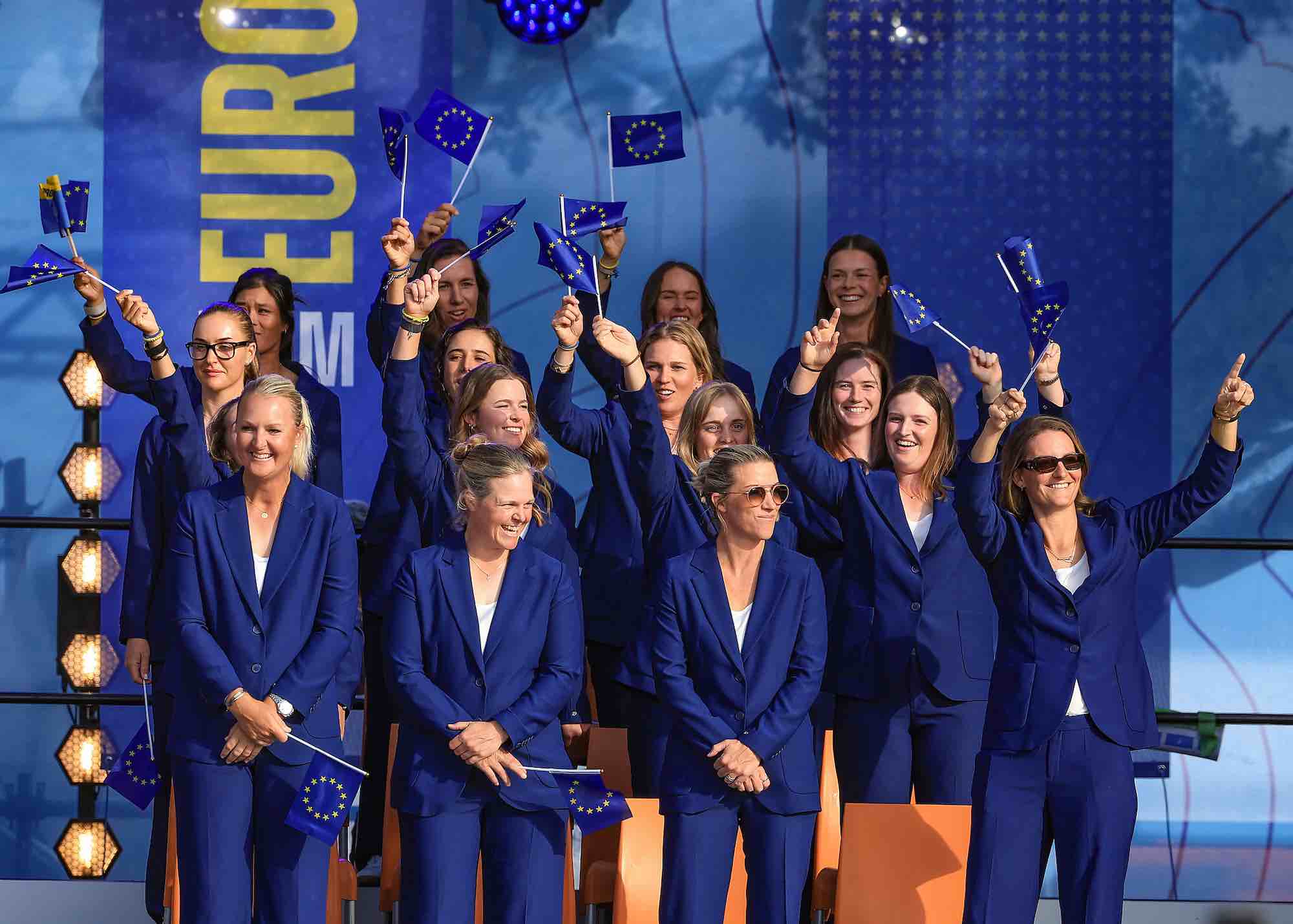 El equipo europeo durante la ceremonia inaugural. El equipo europeo durante la ceremonia inaugural.