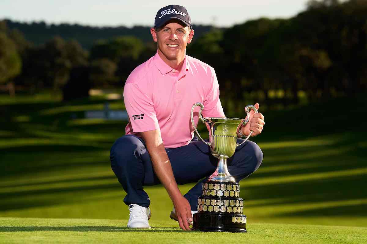 Grant Forrest, con el trofeo de campeón del Open de España. Grant Forrest, con el trofeo de campeón del Open de España.